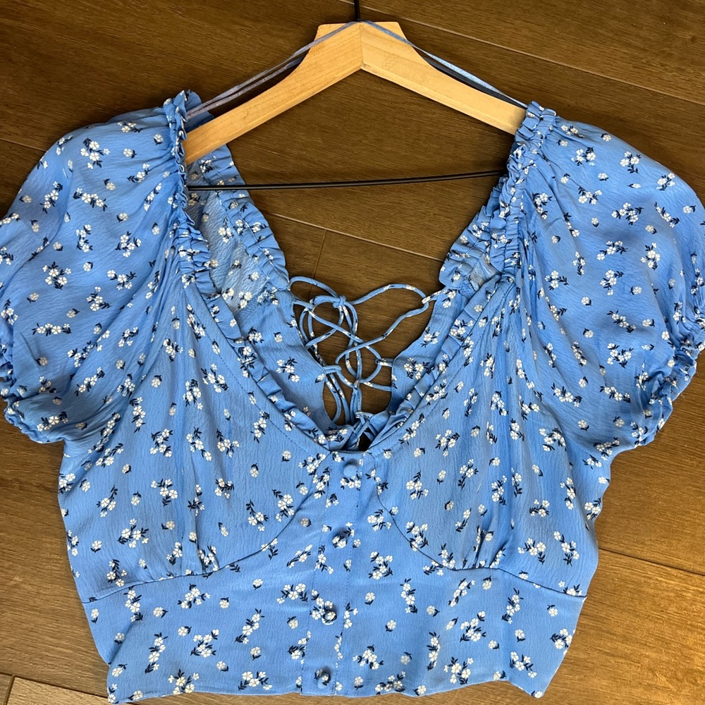 Romantic floral blouses - Picture 8 of 9